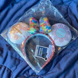 Small world Disney ears